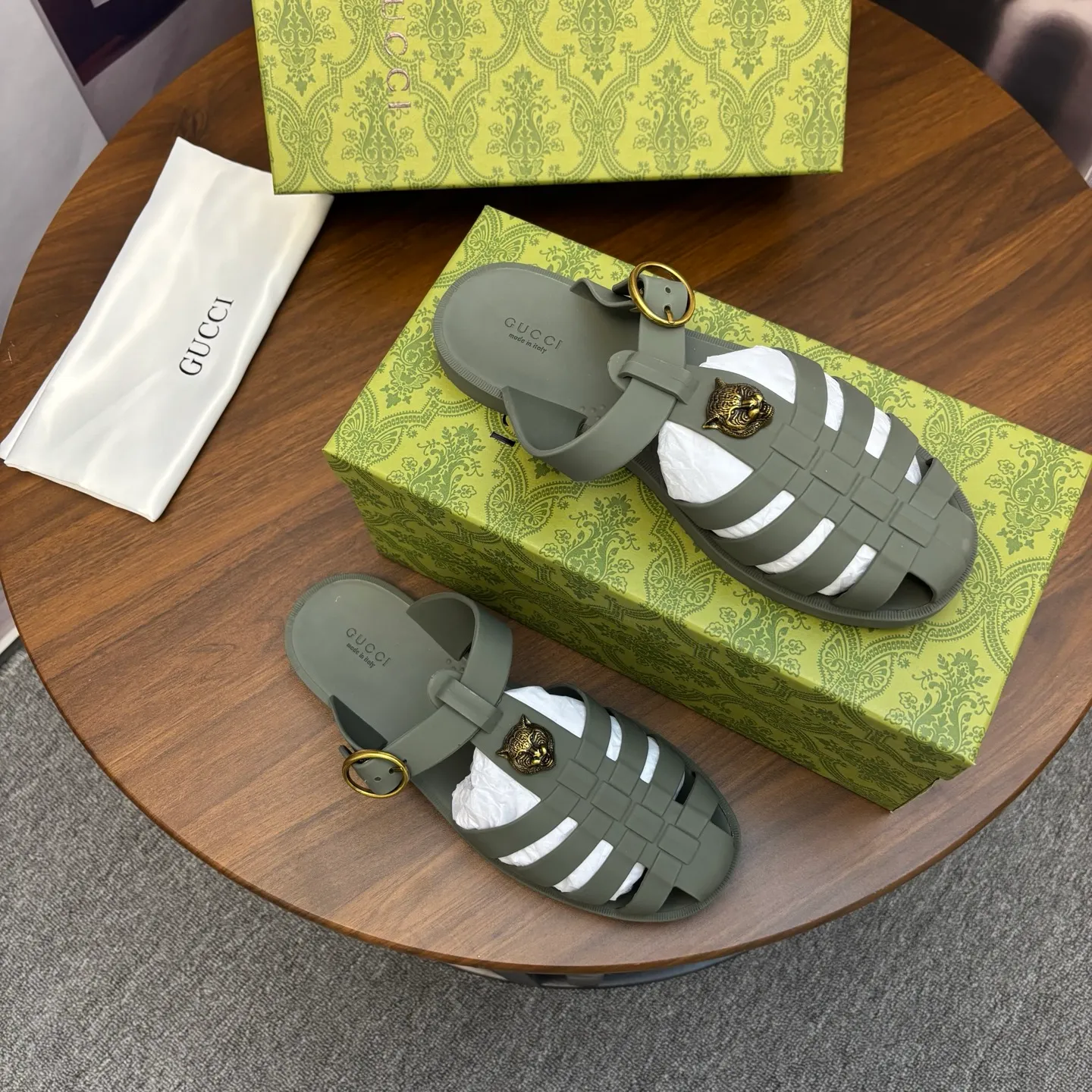 Men's shoes 260💰 [Gucci] Counter quality, top-quality original goods, real photos! Original TPU material, fine workmanship, comfortable; genuine 1:1 replica Size: 38 ~ 46